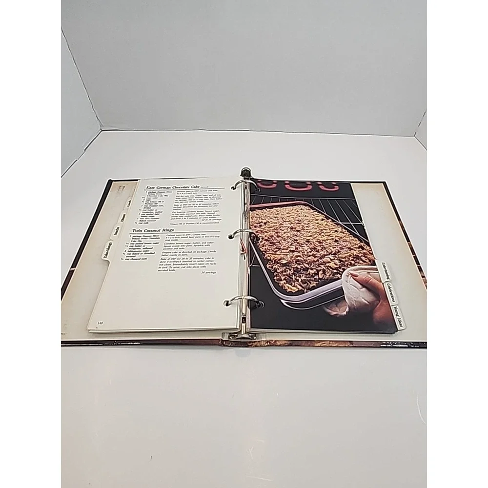 Vintage Duncan Hines BAKING WITH AMERICAN DASH‎ Cookbook 3 Ring Binder 1982